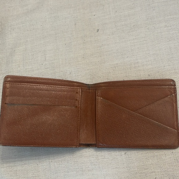 Authentic Louis Vuitton men’s wallet - Picture 2 of 4